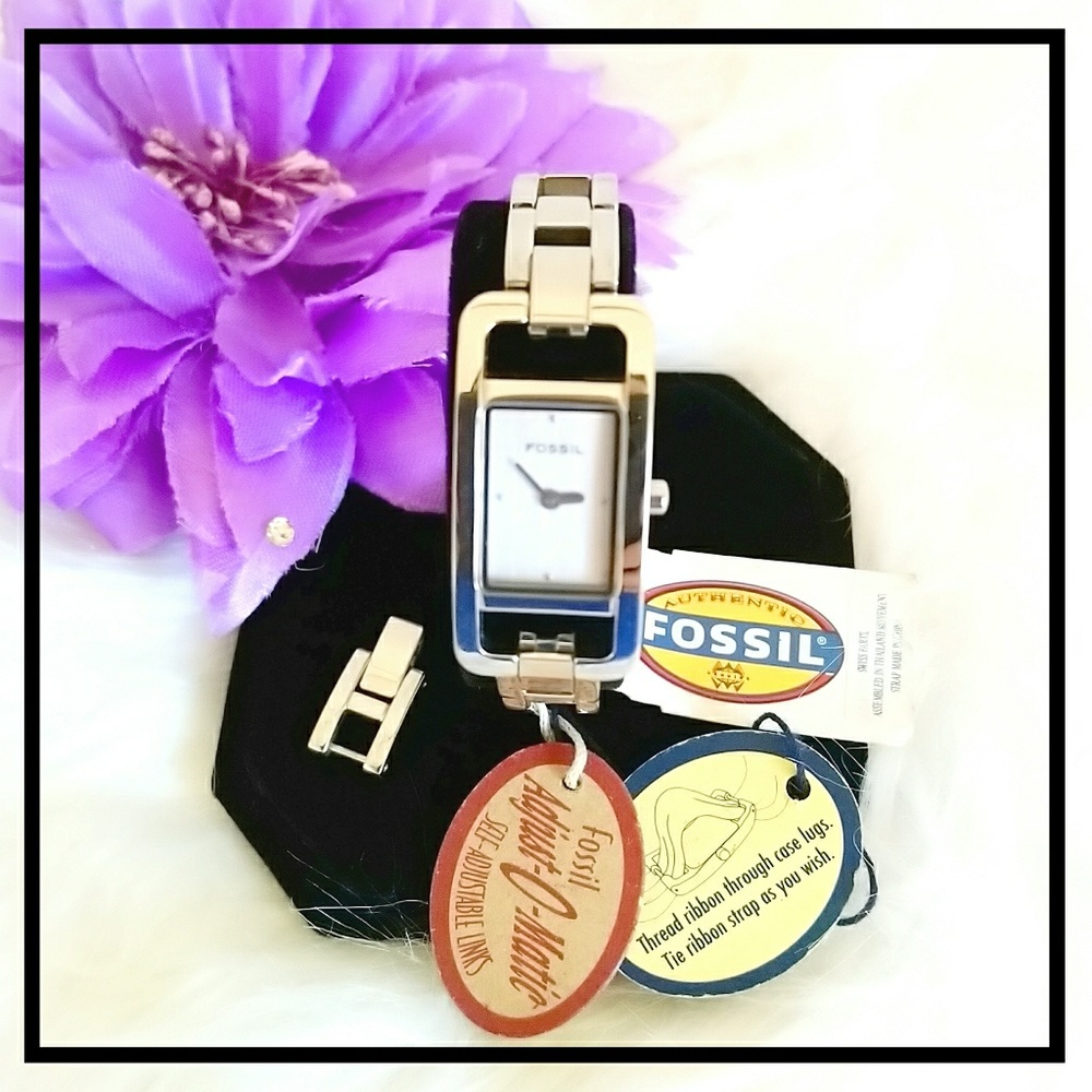 New Women's Fossil Silver Tone Quartz Watch